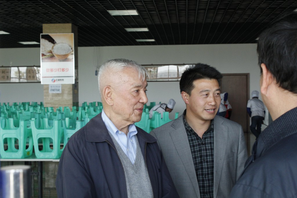 海外華僑--龍云之子前來我?？疾?></a>
                                </div>
                                                        <h2><a href=